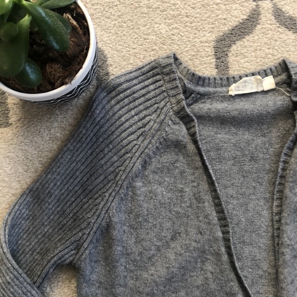 ⚡️MUST GO BY 4/26⚡️Rev Cardigan - Picture 2 of 3